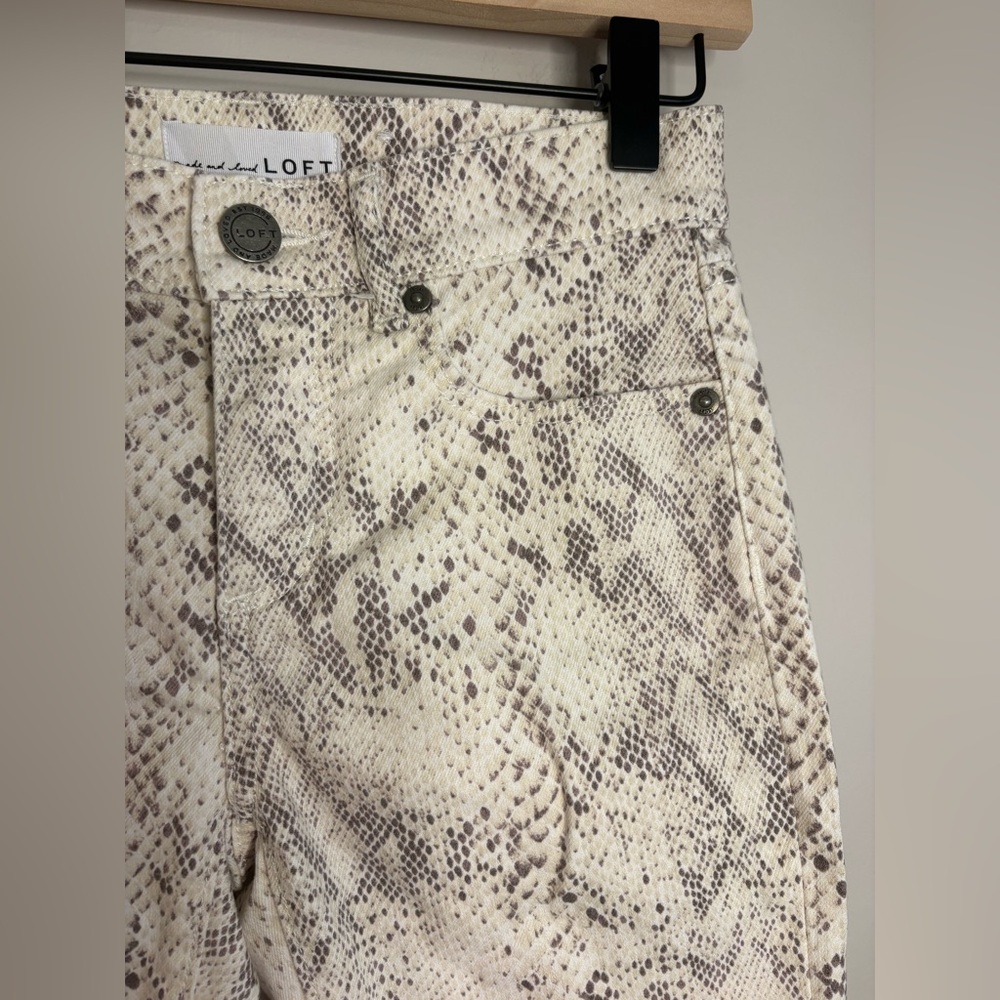 Women’s LOFT Python Print Modern Skinny Jeans siz… - image 6